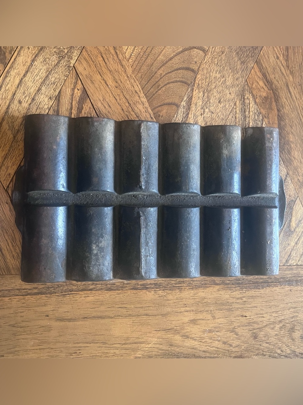 Vintage Cast Iron French Loaf/Cornbread/Muffin Pan, 12 Cavity, No Rust - Picture 2 of 13